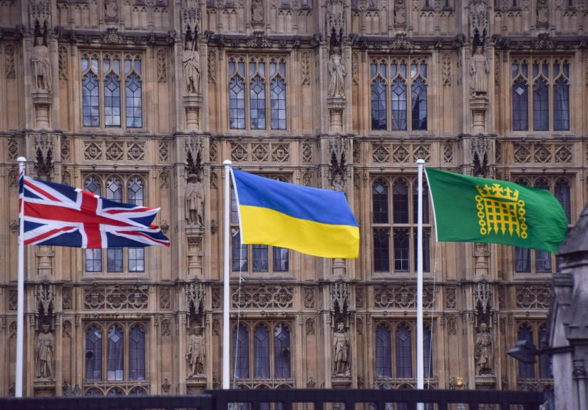 London, England, UK. 6th Mar, 2022. A Ukranian flag flies outside the Houses of Parliament as Russia continues its attack on Ukraine. (Credit Image: © Vuk Valcic/ZUMA Press Wire) Credit: ZUMA Press, Inc./Alamy Live News