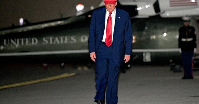 TOPSHOT-US-POLITICS-TRUMP